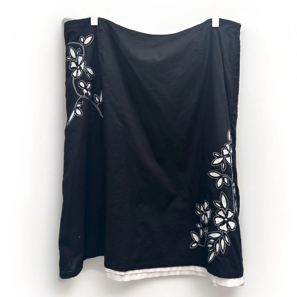 Talbots Skirt Women 18 Embroidered Flowers Black White 100% Cotton Casual Work